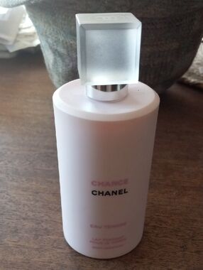 CHANEL Chance Eau Tendre Lotion - Pale Pink with Frosted Cap